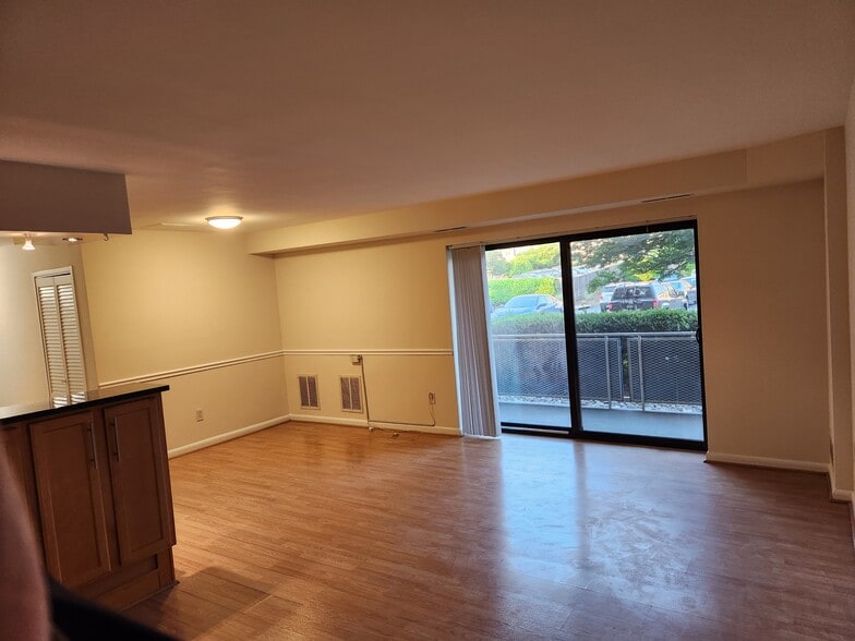 living/dining room - 1931 N Cleveland St