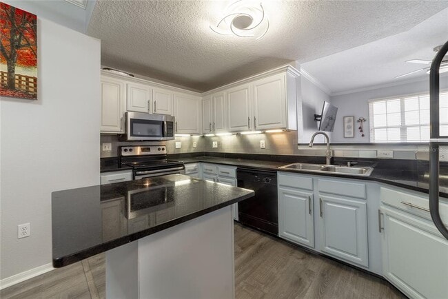 Building Photo - 501 Knights Run Ave