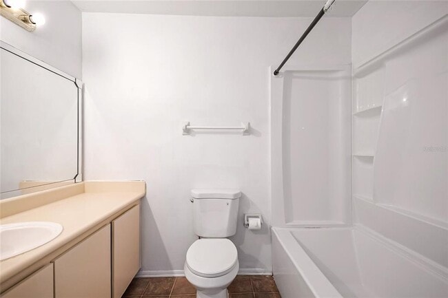 Building Photo - 646 Kenwick Cir