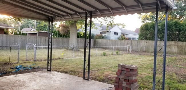 Building Photo - 2845 W 31st St