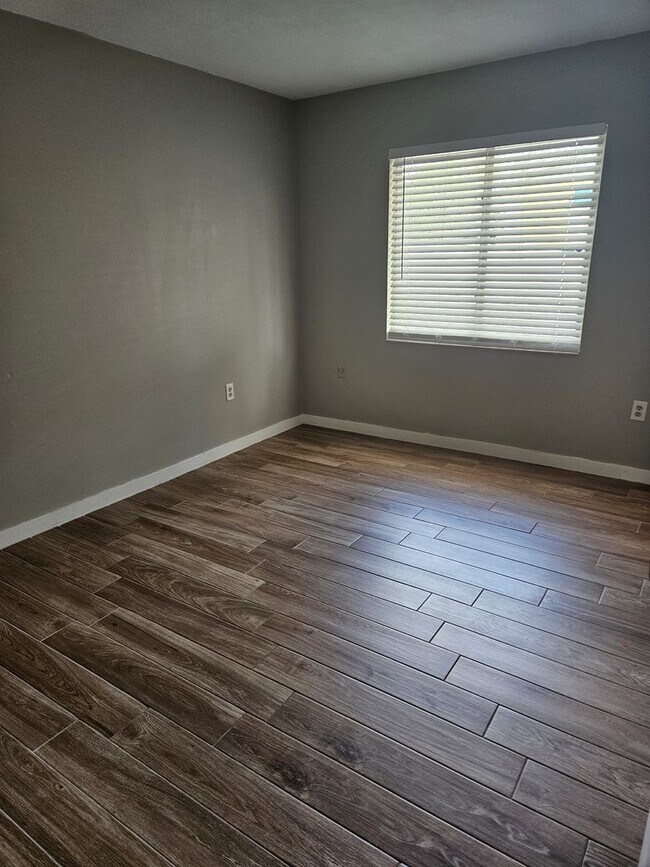 Building Photo - UCF