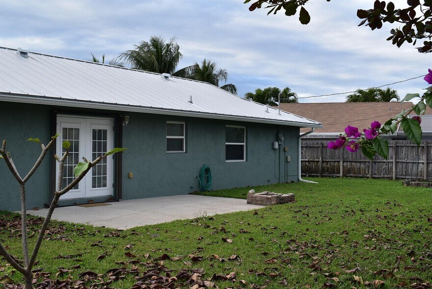 Building Photo - 826 Palama Way