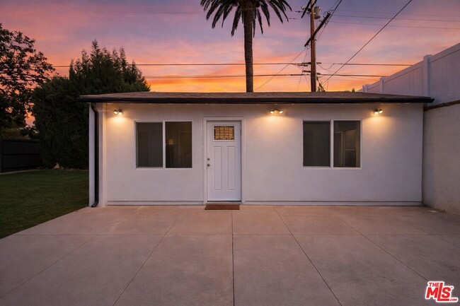 Building Photo - 1170 S Beverwil Dr
