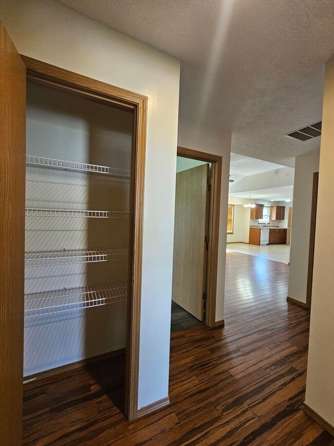 Building Photo - 842 Lorenza Dr