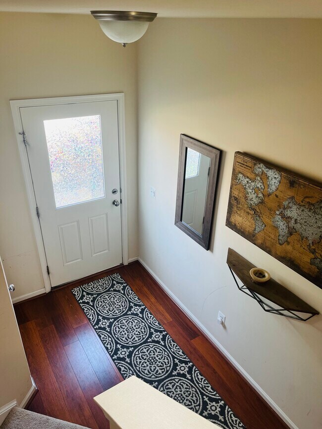 Building Photo - 103 Poinsettia Way