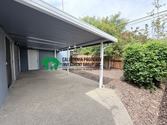 Building Photo - 5422 Marconi Ave