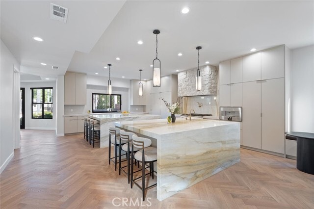 Building Photo - 17437 Oak Creek Ct