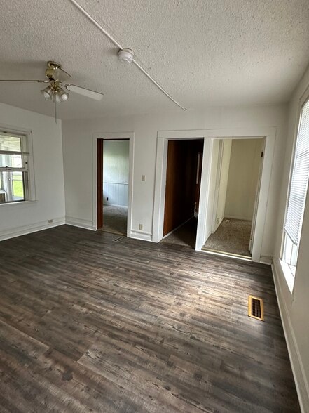 Building Photo - 528 Niagara St