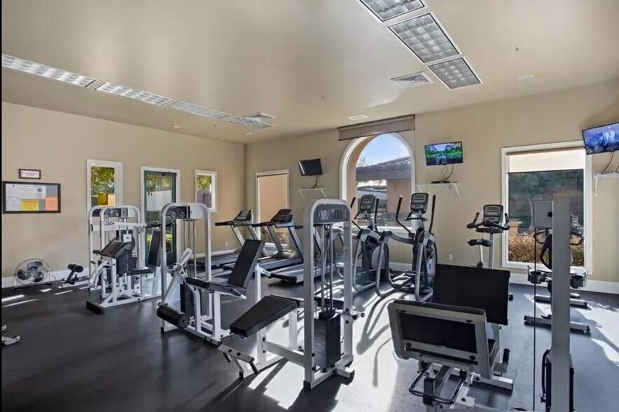 Building Photo - 4800 Westlake Pky