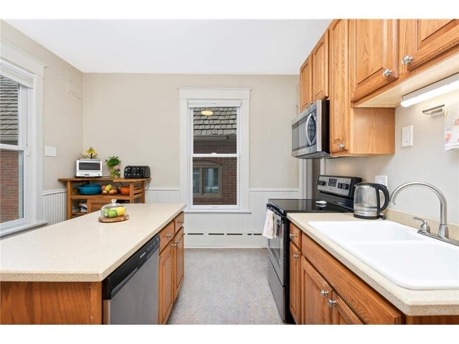 Building Photo - 749 Linwood Ave