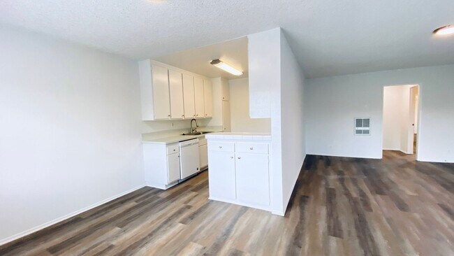 Interior Photo - 20317 Saticoy St