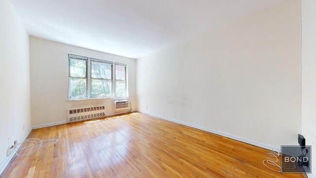 Building Photo - 219 E 88th St