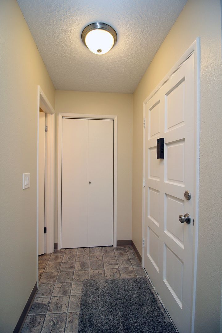 Building Photo - 2747-2757 SW Troy St