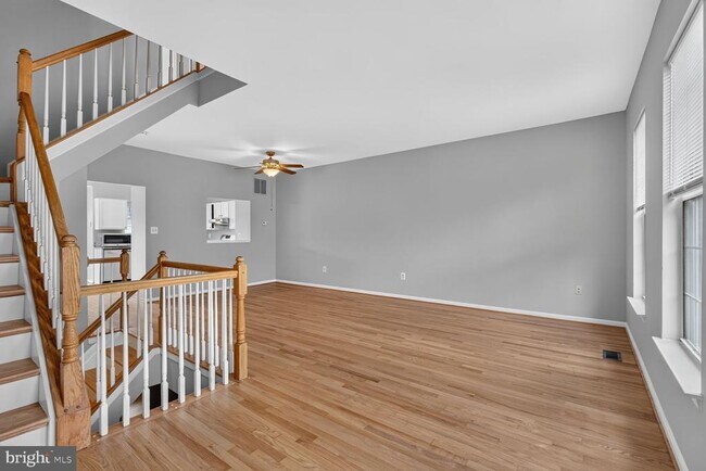 Building Photo - 2432 Clover Field Cir