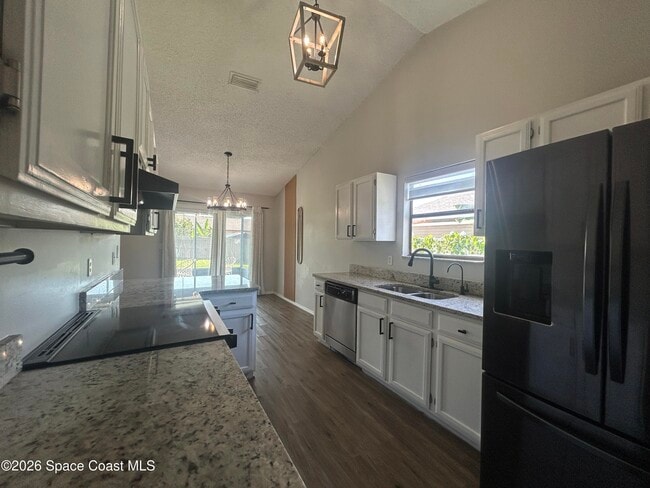 Building Photo - 615-617 7 Gables Cir SE