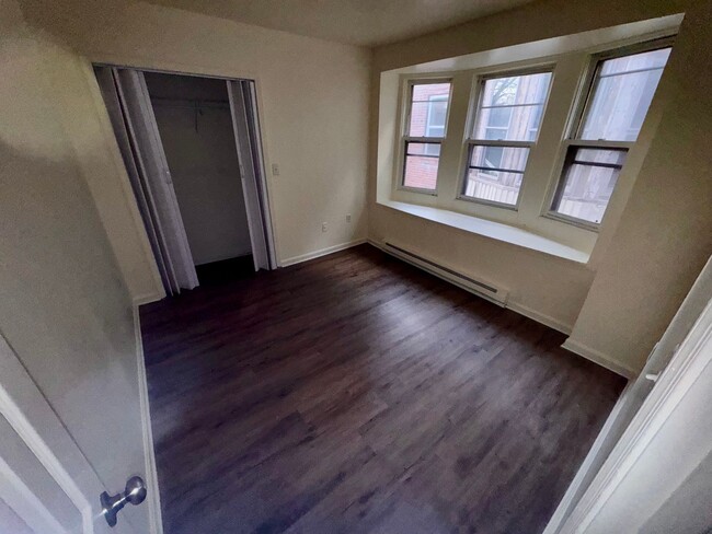 Building Photo - 4-bedroom, 1-bathroom home - Harrisburg Pa