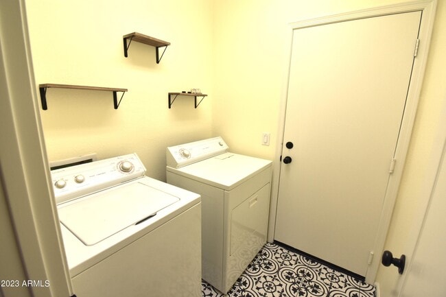 Building Photo - 10230 W Country Club Trail