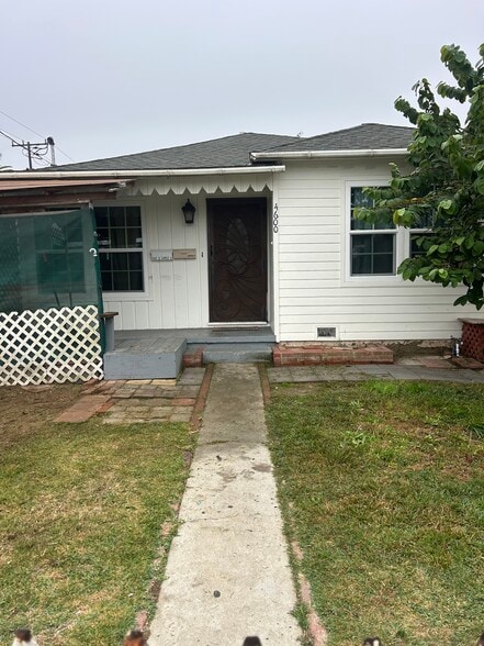 Building Photo - 4600 W 170th St