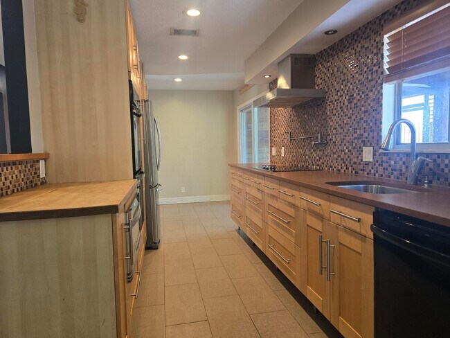 Building Photo - 18162 Jupiter Landing Dr