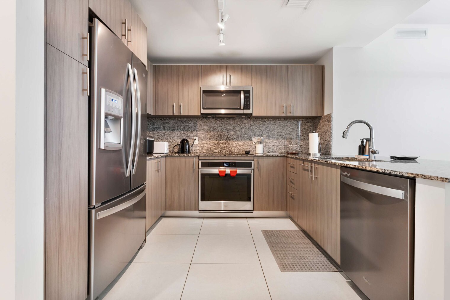 Building Photo - 5325 NW 85th Ave