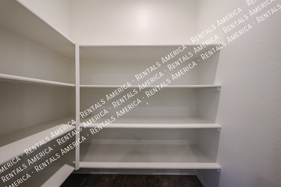 Building Photo - 36387 Pampoloma Ave