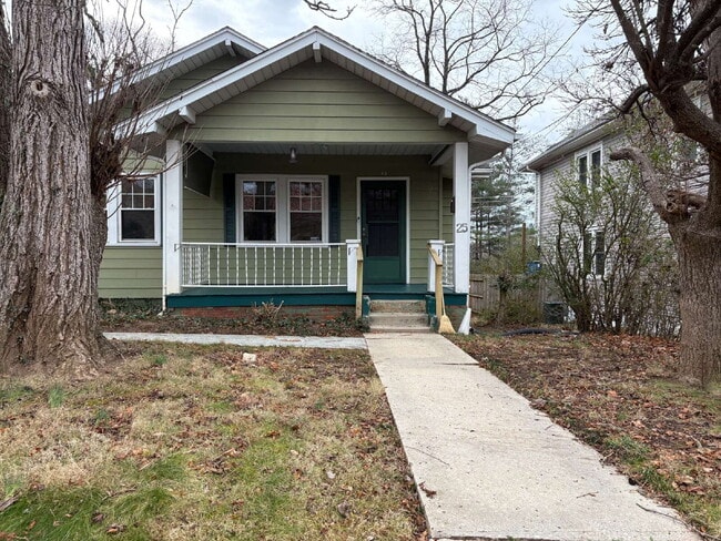 Building Photo - Rare Downtown Asheville Rental: 3BR/2BA House with Huge Yard & City Convenience- Dogs allowed!