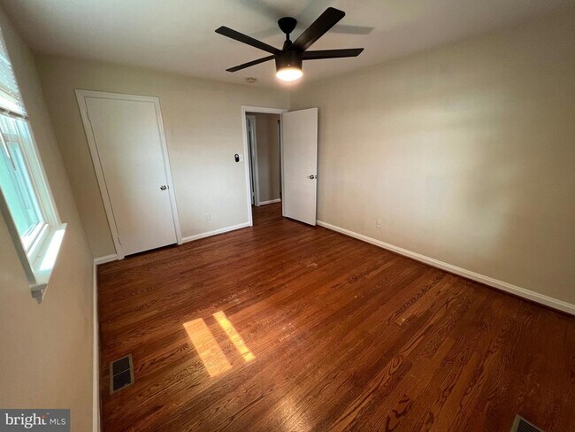 Building Photo - 504 Walnut Dr