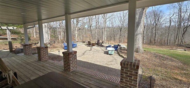 Building Photo - 812 Bessie Ln