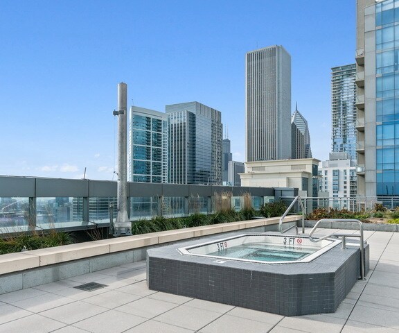 Building Photo - 450 E Waterside Dr