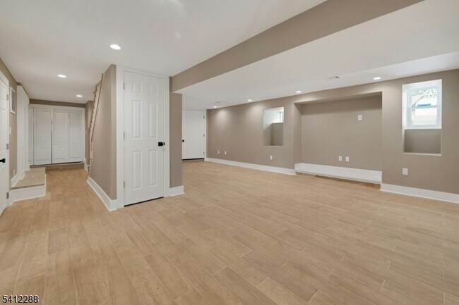 Building Photo - 49 Park Ave