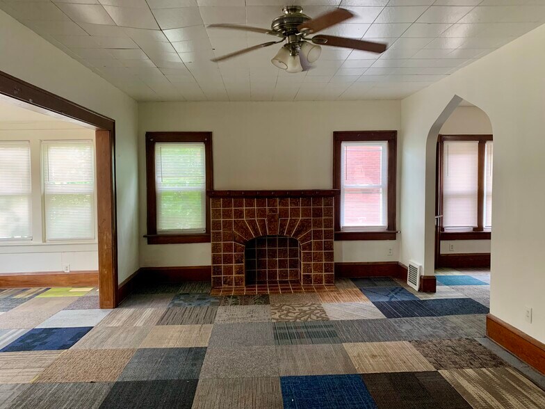 Building Photo - 1005 13th St NE