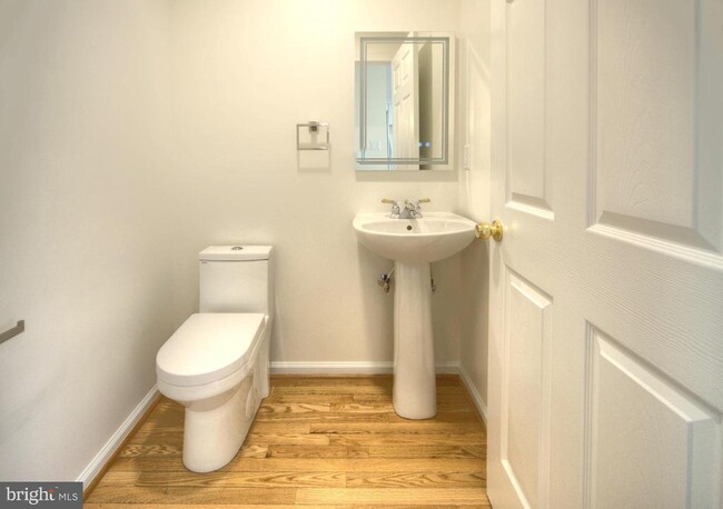 Building Photo - 18 Alexandra Ct