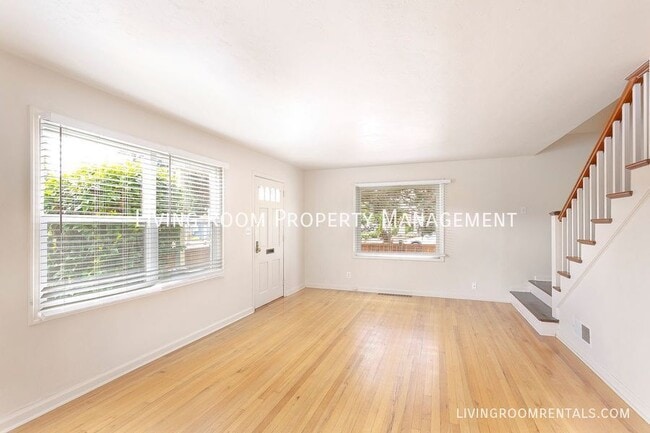 Building Photo - 5001 NE 32nd Pl