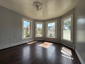 Building Photo - 745 George St