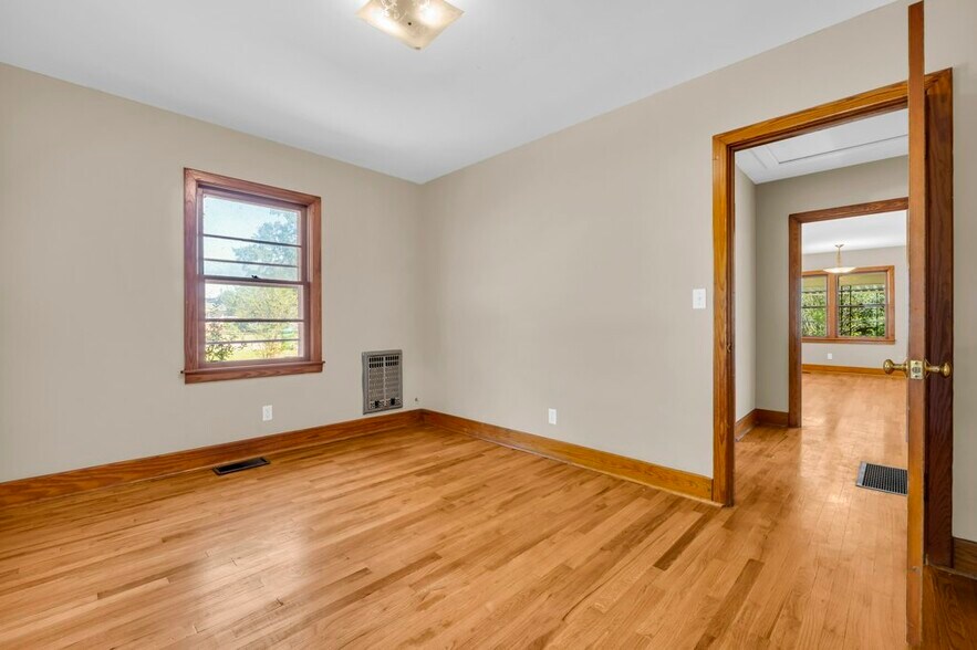 Building Photo - 220 Rebecca Ln