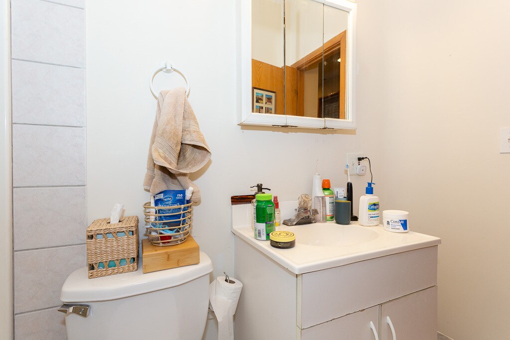 Building Photo - 1305 N Greenview Ave