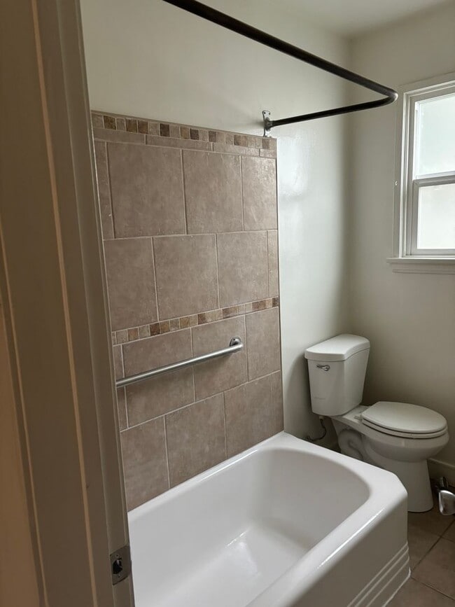 Building Photo - Western, 1151-1153