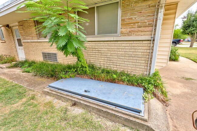 Building Photo - 3 bed 2 bath home in Bethany, OK