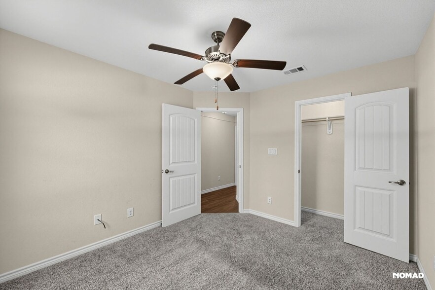 Building Photo - 205 Shady Oaks Dr