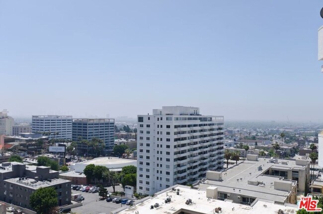 Building Photo - 7250 Franklin Ave
