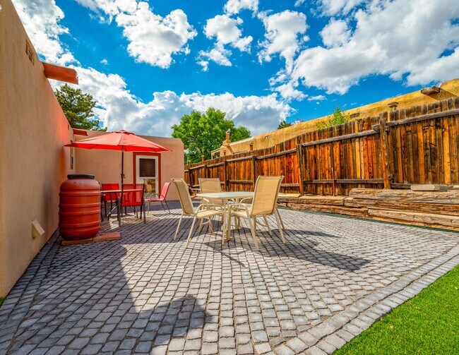Building Photo - 2911 Avenida Alamosa