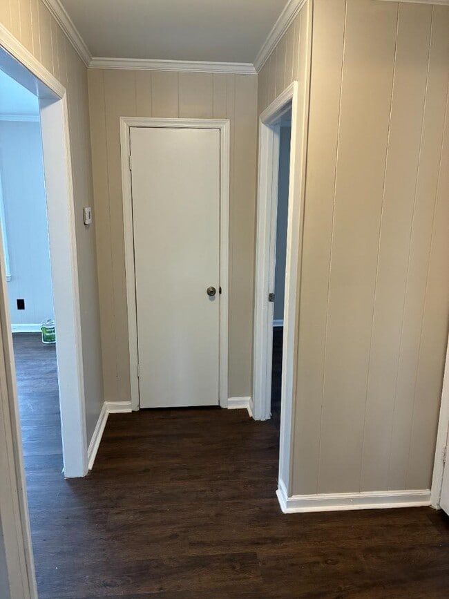 Building Photo - 803 Crawford St S