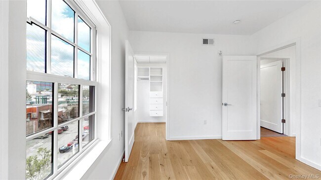 Building Photo - 16 N Main St