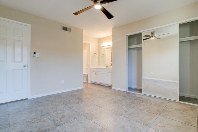 Building Photo - Updated 2 Bedroom, 2 bathroom located in a...