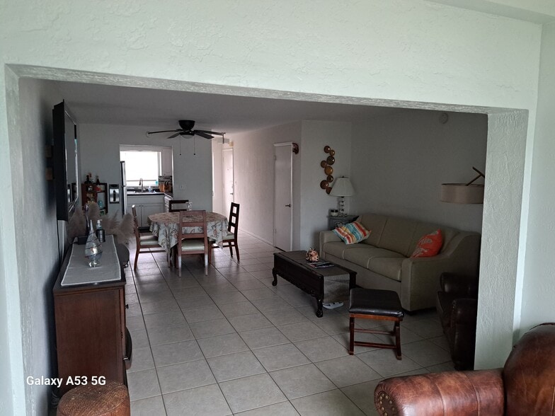 Living room - 35 44th Ave