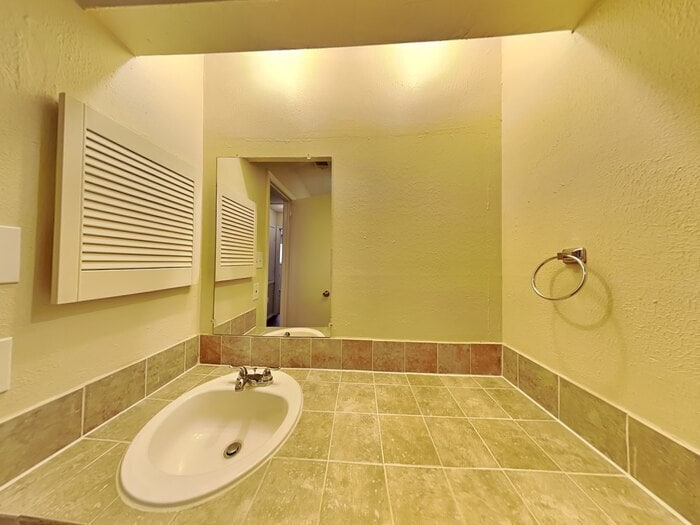 Building Photo - 14114 Fleur De Lis Blvd