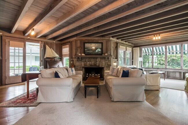 Building Photo - 15 Willard Ave