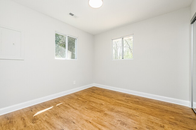 Building Photo - NEWLY RENOVATED 2 bedroom, 1 bathroom at Gilbert Townes