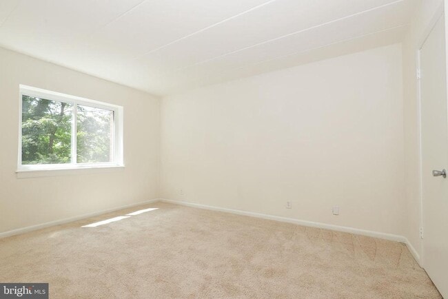 Building Photo - 6250 Edsall Rd