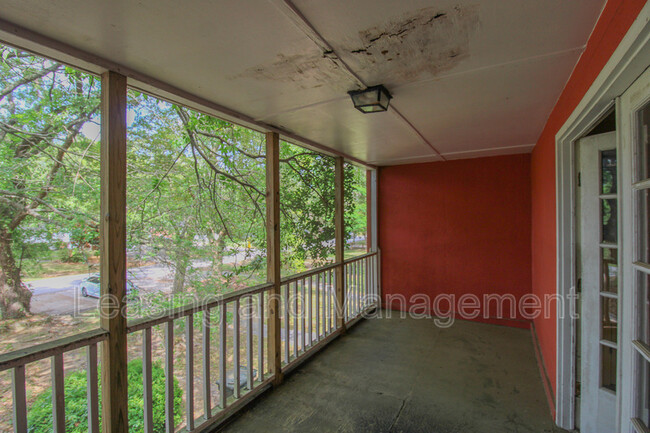 Building Photo - 1685 Pinckney Park Dr